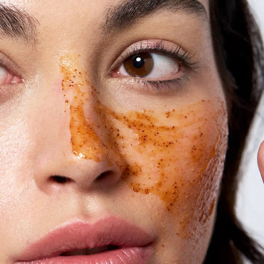 Radiance-boosting facial scrub - 70ml
